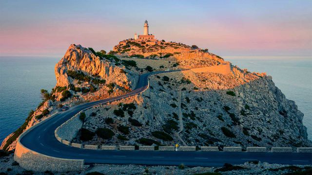 Der Leuchtturm Far de Formentor am Cap de Formentor, Mallorca, Spanien