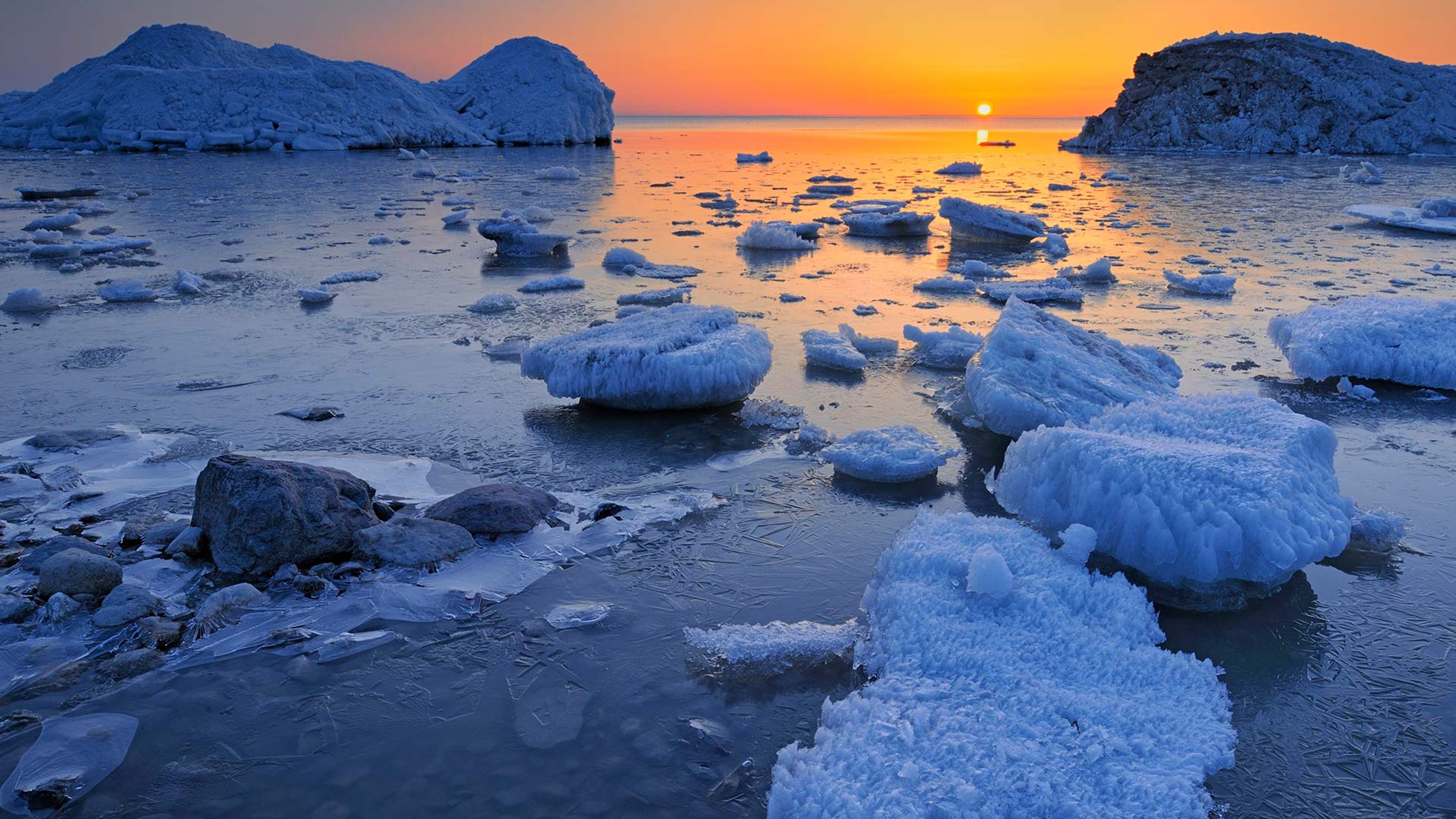 Spring Ice Along The Shore Of Lake Winnipeg Manitoba Canada Bing Spring Ice Along The Shore Of Lake Winnipeg Manitoba Canada Bing