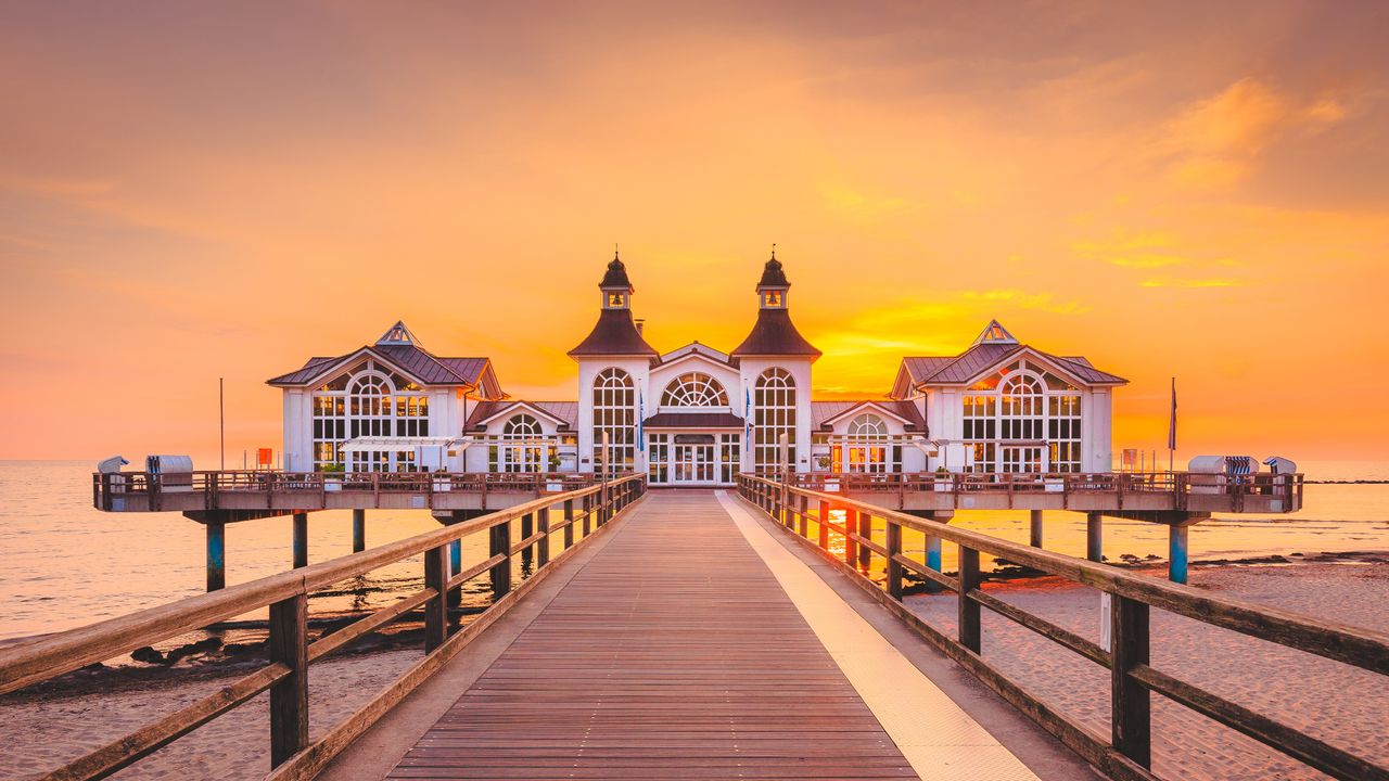 Sonnenaufgang an der Seebrücke Sellin, Rügen, Mecklenburg-Vorpommern
