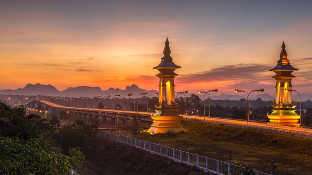 Dritte Thailändisch‑Laotische Freundschaftsbrücke, die Laos und Thailand verbindet