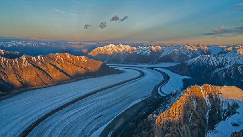 La chaîne Saint-Élie et le glacier Kaskawulsh Glacier dans le parc national et réserve de Kluane dans le Yukon, Canada
