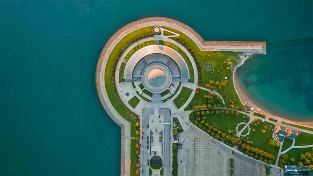 「ミシガン湖近くのアドラープラネタリウム」米国, イリノイ州, シカゴ