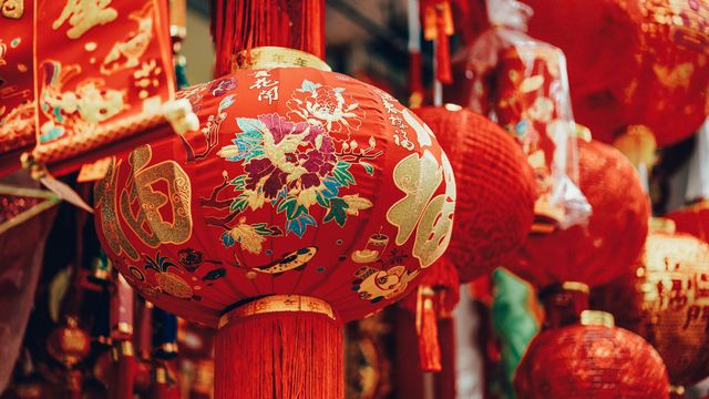 寓意幸福和团圆的春节灯笼,中国