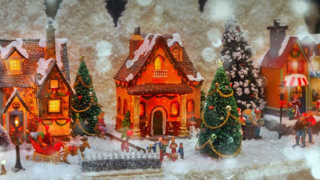 Mini-Weihnachtsdorf in Straßburg, Frankreich