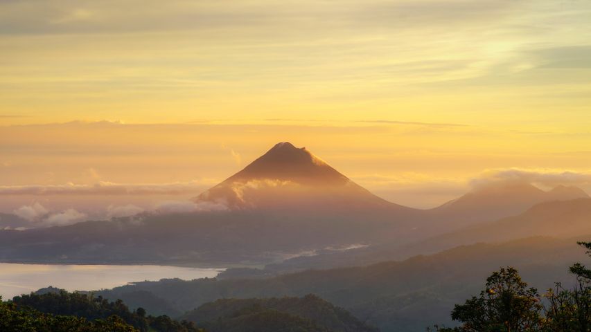 从蒙特维多看到的阿雷纳尔火山,哥斯达黎加