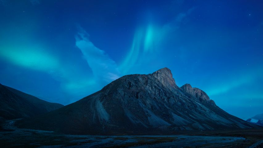 Baffin Island Expedition Premium 4K Theme for Windows 10