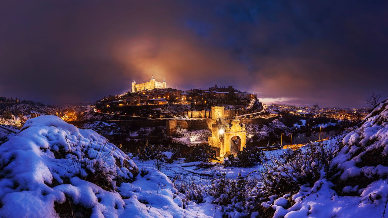 Luces de Toledo encendidas tras una tormenta de nieve