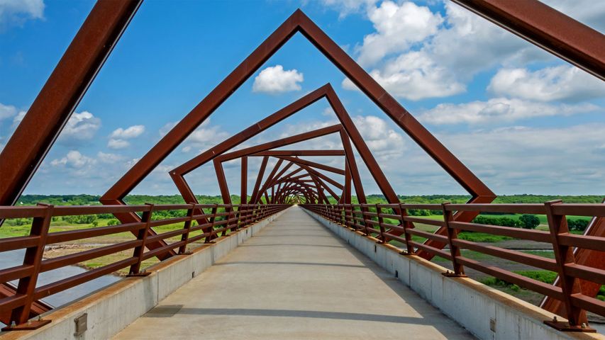 Le pont du High Trestle Trail au centre de l’Iowa