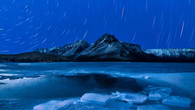Lake Minnewanka, Alberta, Canada