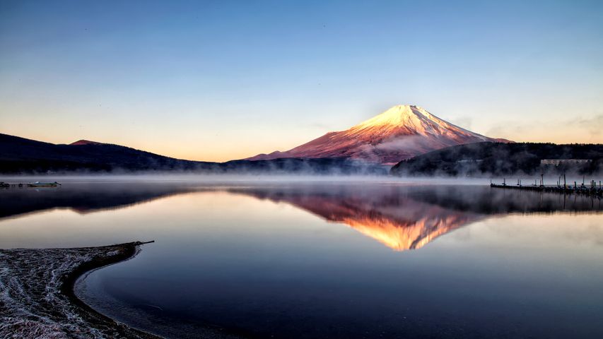 ｢山中湖から見た富士山の朝焼け」山梨県