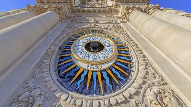 Horloge de l’église Saint-Paul-Saint-Louis, Quartier du Marais, Paris, France