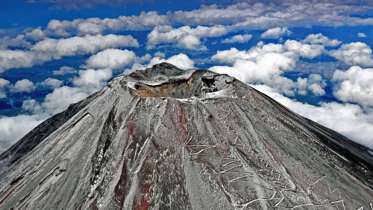 初冠雪した富士山｣ - Bing Gallery · Peapix