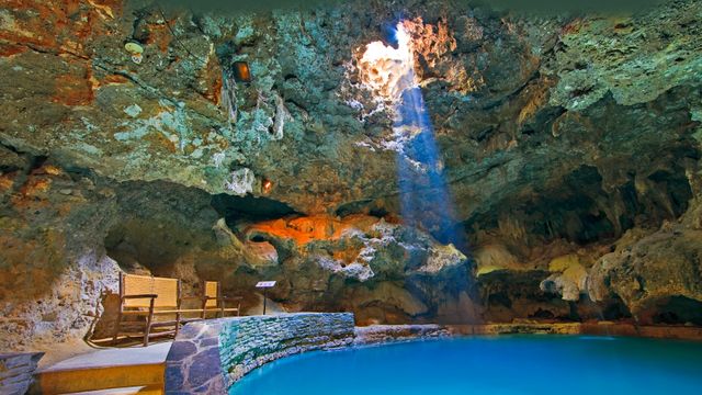 Cave and Basin National Historic Site, Sulphur Mountain, Banff National Park, Alberta