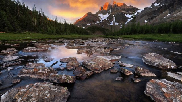 Glow over the Great Divide