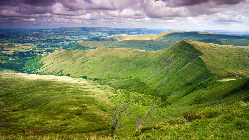 Cribyn viewed from Pen y Fan, Brecon Beacons National Park, Powys