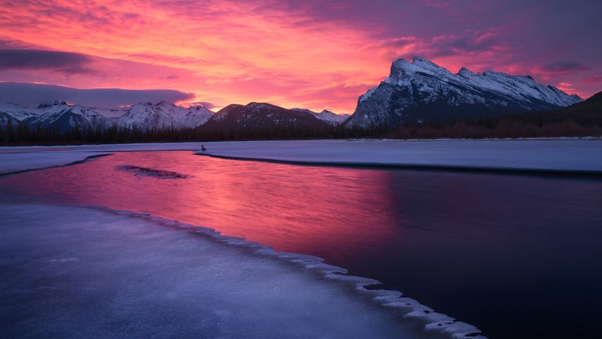 Glow, Canada