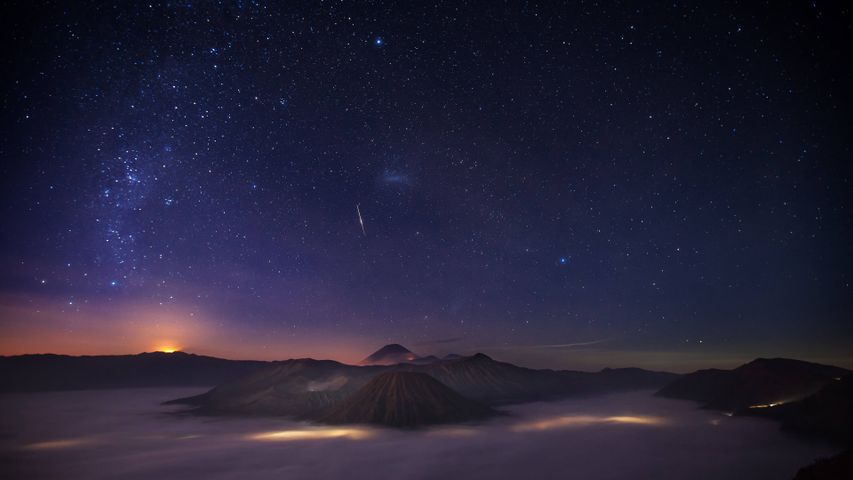 Night Skies PREMIUM 4K Themes for Windows