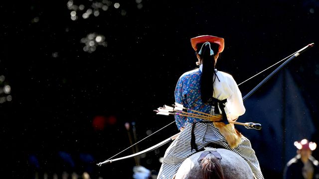 「演武の準備をする流鏑馬の騎手」東京, 明治神宮