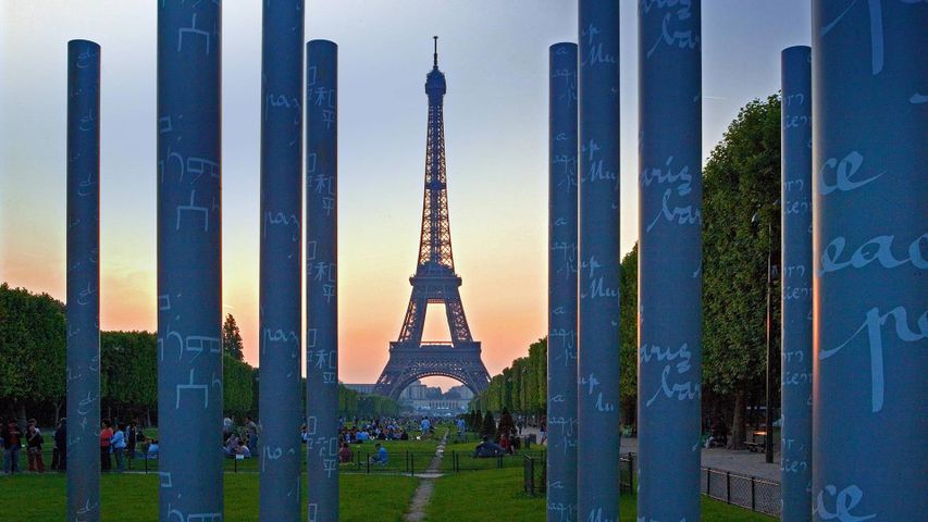 'The Wall for Peace' and the Eiffel Tower in Paris for the International Day of Peace