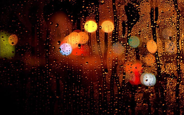 Rain in the City Theme for Windows 10
