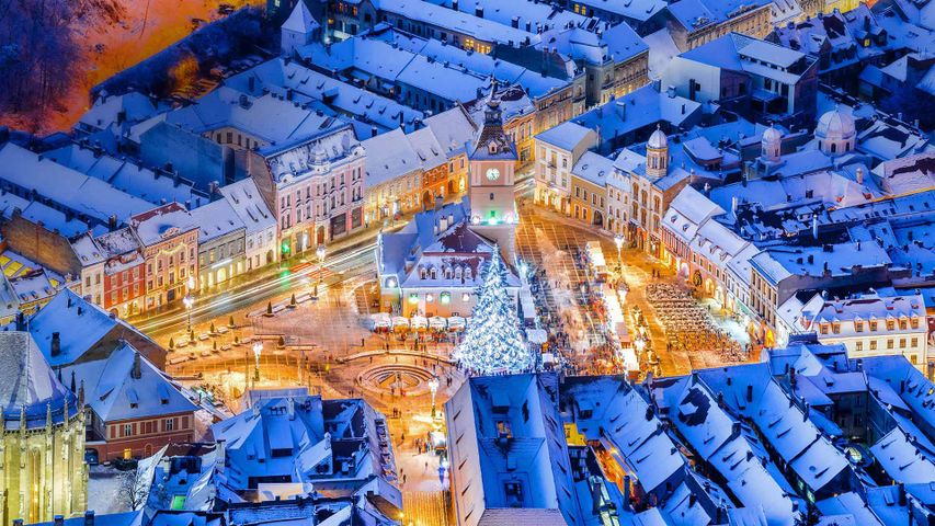 Marché de Noël sur la place de Braşov, Roumanie