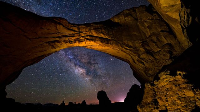 2,000 arches, infinite sky
