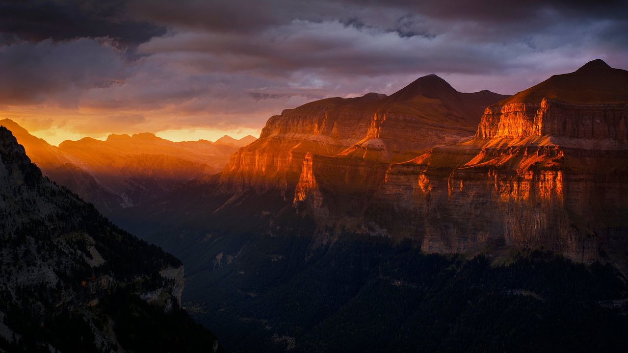 Atardecer en el valle de Ordesa y la faja de Pelay, Huesca, Aragón