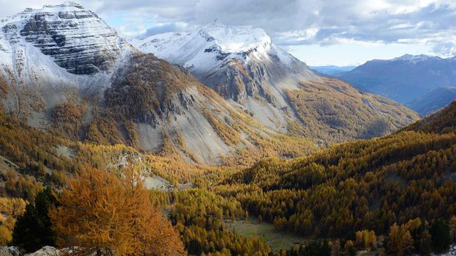 Tête de Gorgias (gauche) and Roche Grande (second plan), près d’Entraunes, Alpes-Maritimes, France