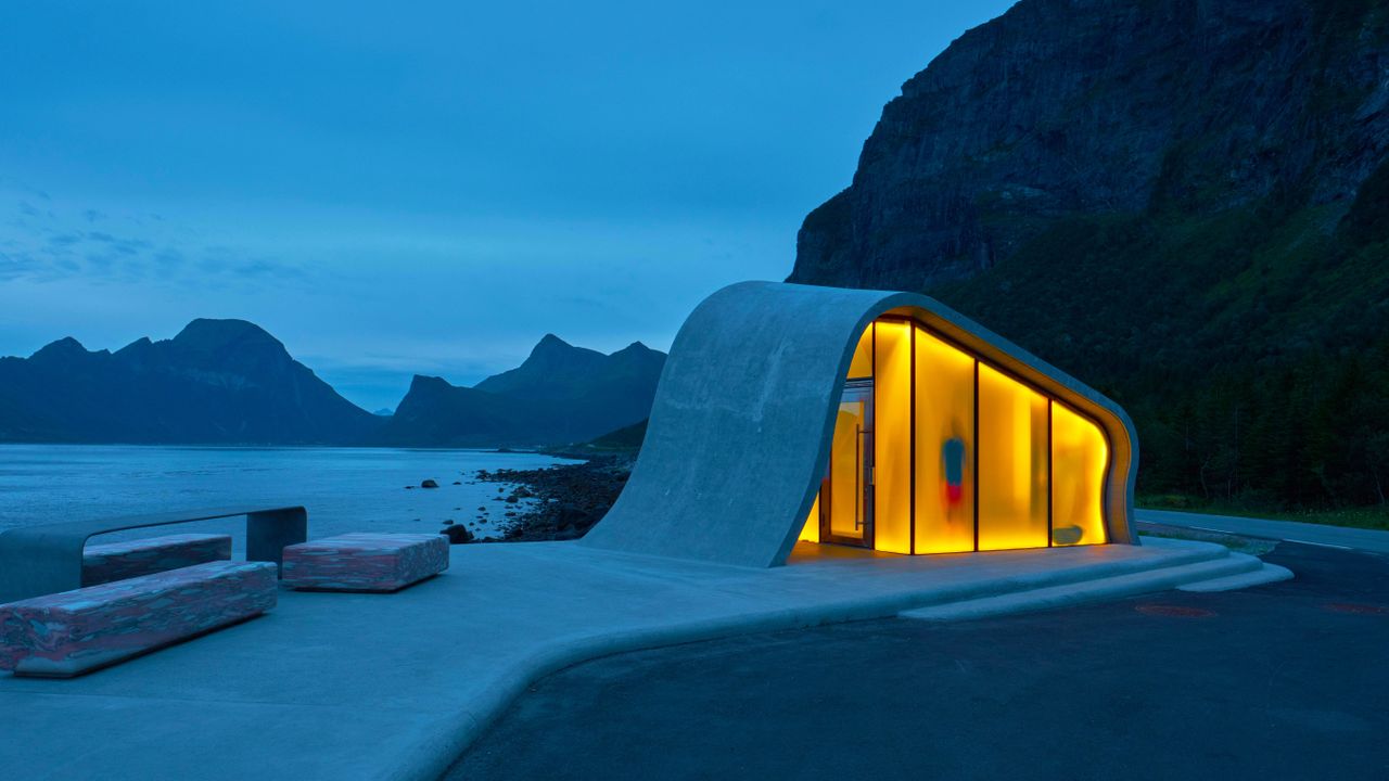 Aire de repos Ureddplassen sur la route panoramique Helgelandskyste, Norvège