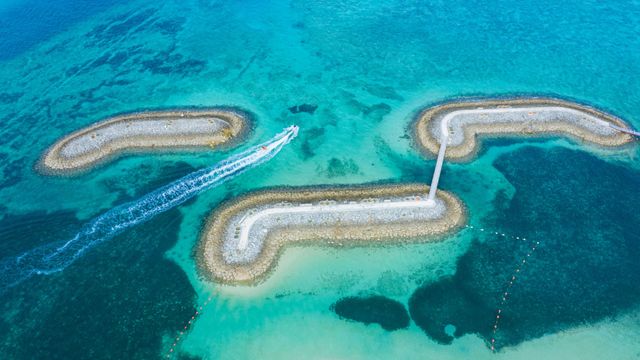 「サンマリーナビーチの桟橋」沖縄