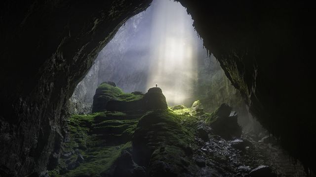 ホッキングヒルズ州立公園にある洞窟, 米国 オハイオ州 - Bing