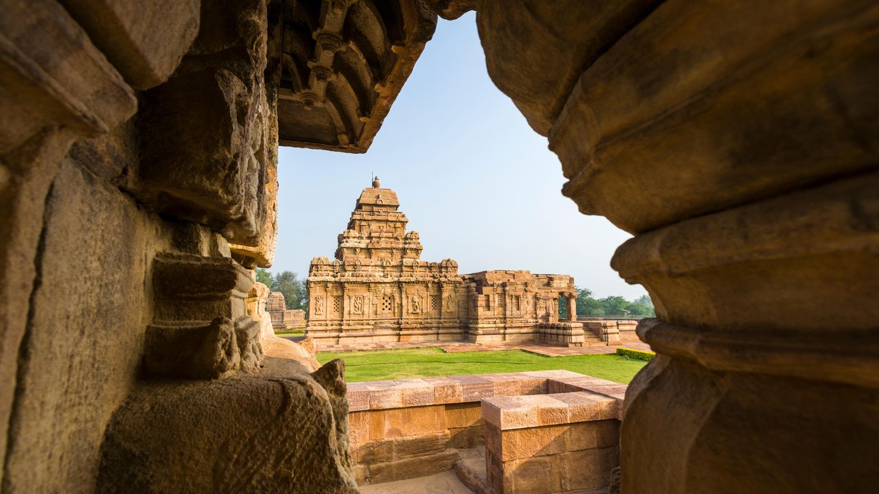 The Sangameswara Temple is part of the the former capital Kisuvolal of the Chalukya Dynasty