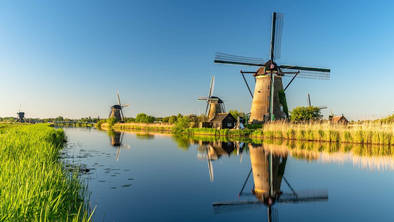 Kinderdijk Windmills, canal reflections, Kinderdijk, Netherlands