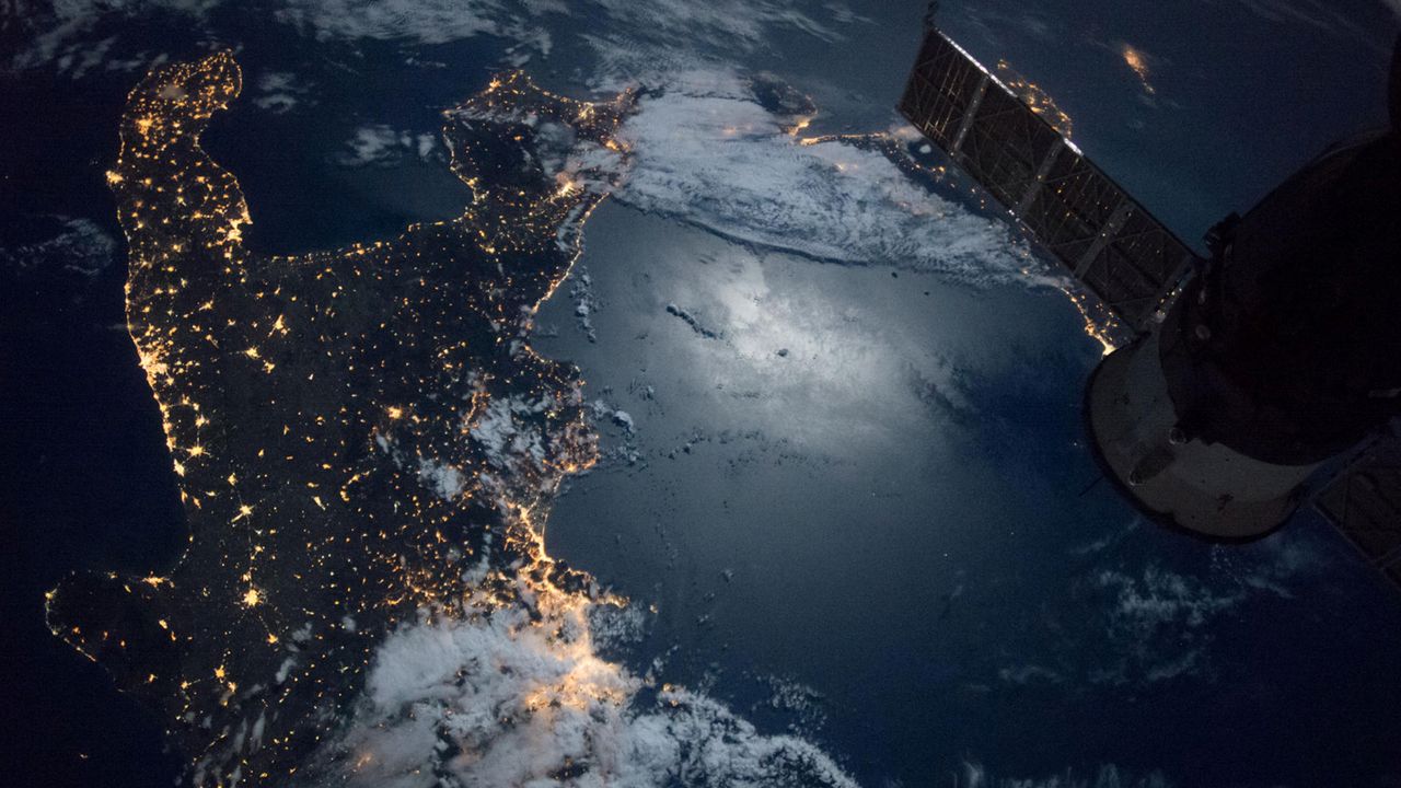 Volo della Stazione Spaziale sopra la punta meridionale dell'Italia