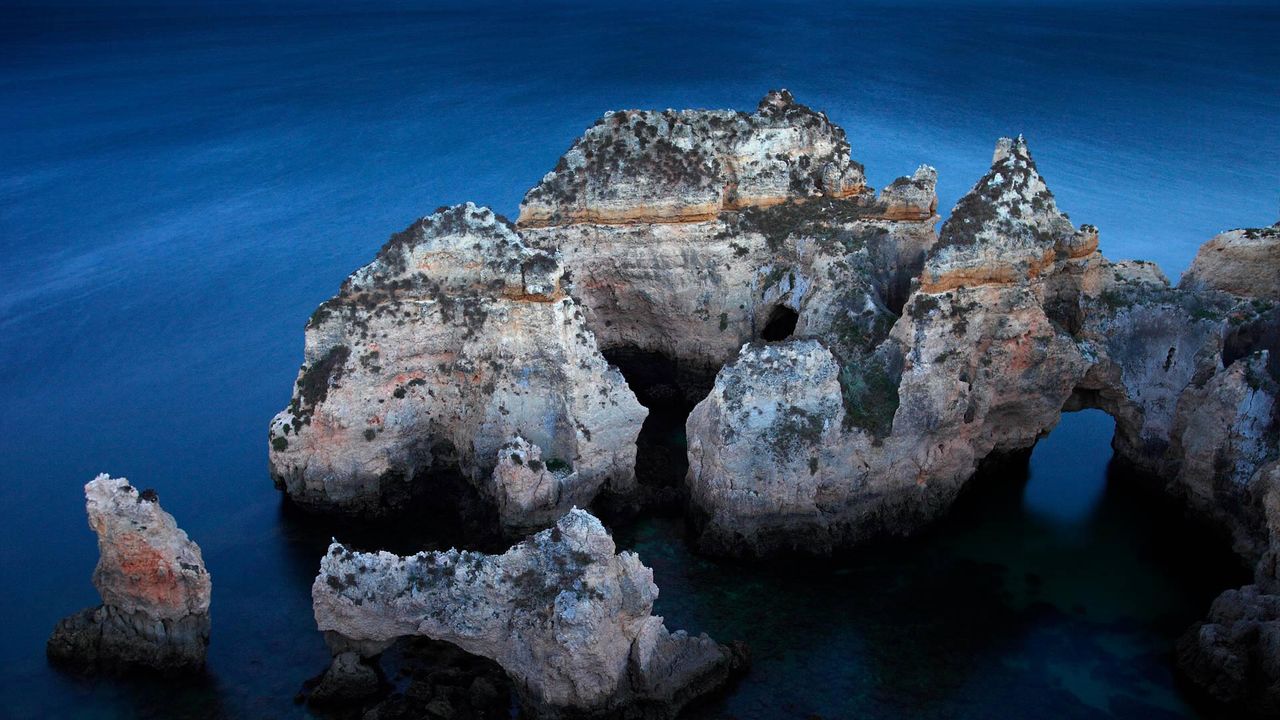阿尔加维海岸附近的Ponta da Piedade岩层，葡萄牙