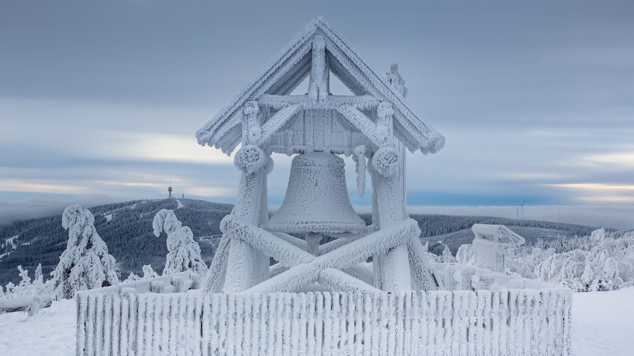 Cloche de la paix, sommet de Fichtelberg, Saxe, Allemagne