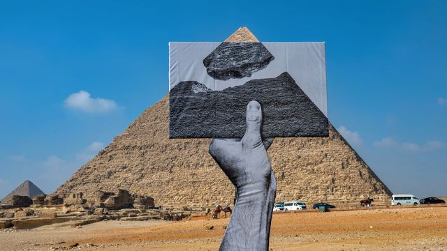 アップル　驚愕　黒曜石　エジプト神話の彫刻 ピラミッド　約3kg アップル様専用 驚愕 黒曜石 エジプト神話の彫刻 ピラミッド 約