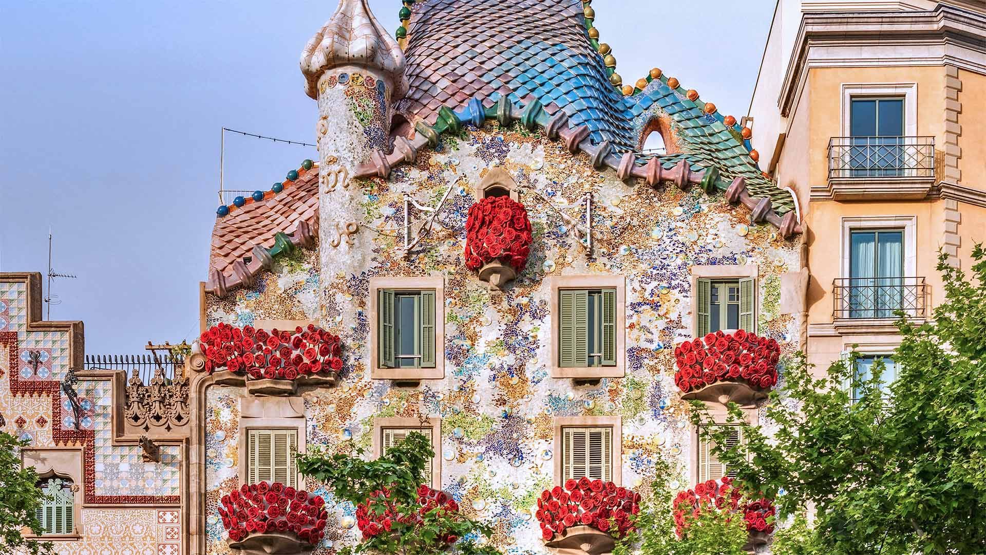 バラが飾られたカサ・バトリョ｣スペイン, バルセロナ - Bing Gallery