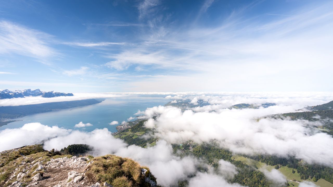 Lake Geneva cloud inversion, Switzerland