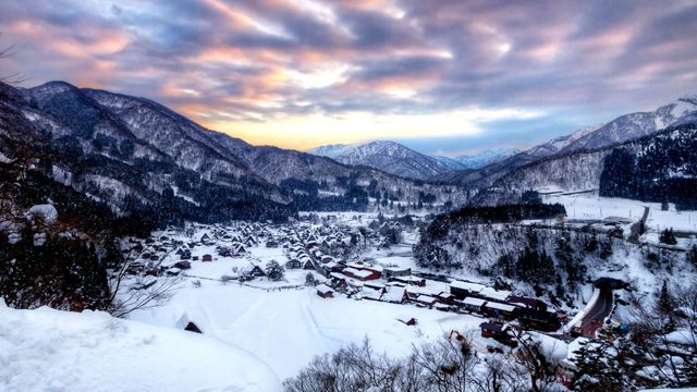 「夕暮れの白川郷」岐阜, 大野郡