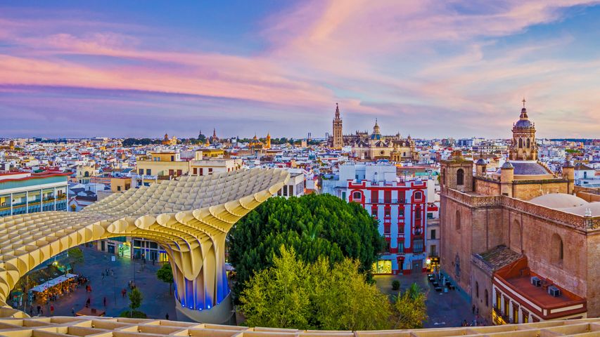 从塞维利亚的都市阳伞俯瞰城市，西班牙