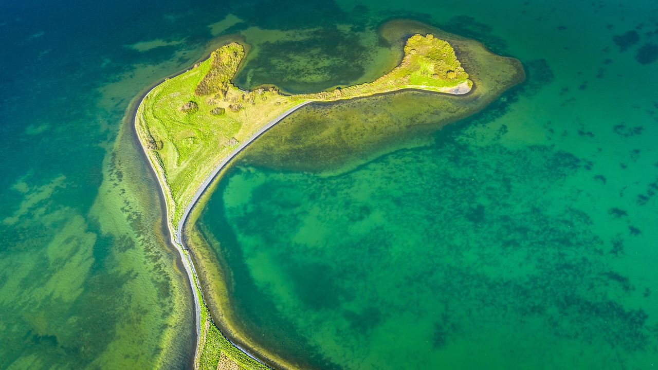 Hooked land spit, Mývatn, Iceland
