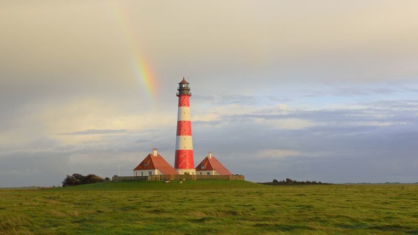 Regenbogen über dem Leuchtturm Westerheversand, Westerhever, Schleswig-Holstein