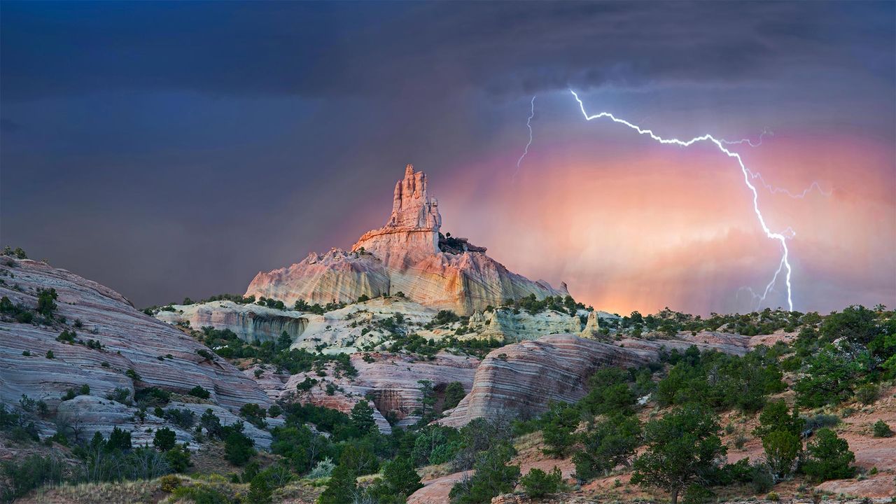 チャーチロックと稲妻｣米国, ニューメキシコ州 - Bing Gallery