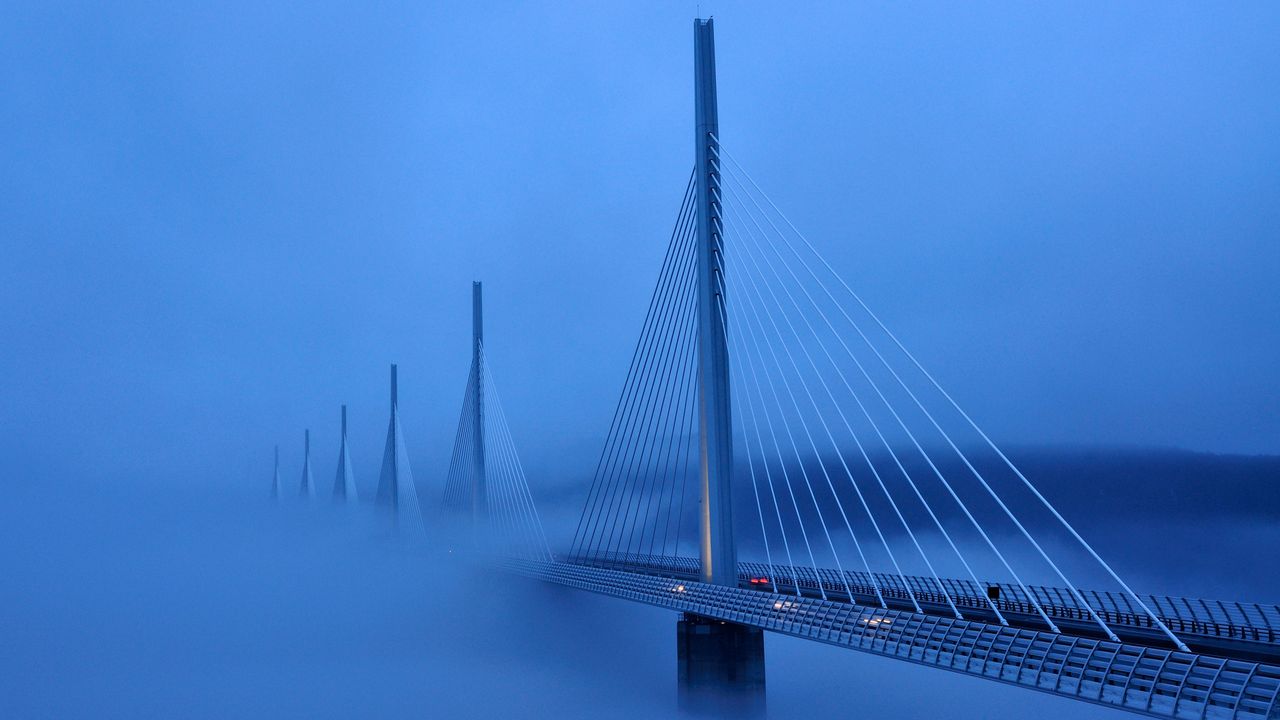 Viaduc de Millau, Aveyron, France