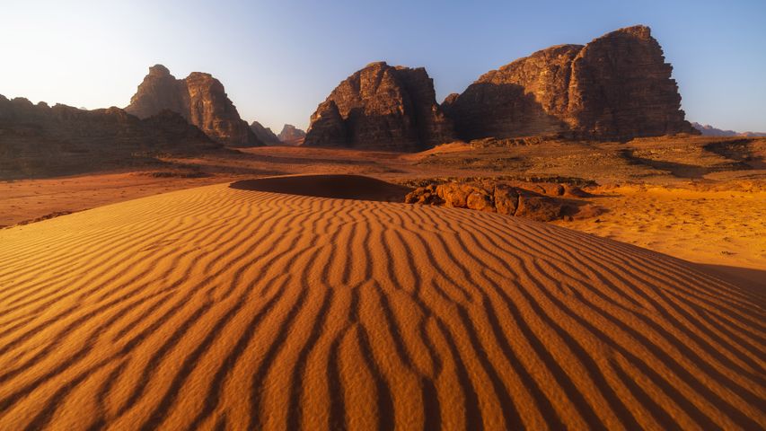 Star-studded sands
