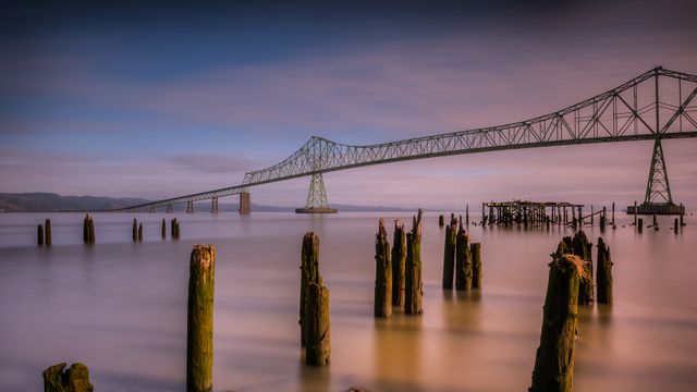コロンビア川とアストリア・メグラー橋, 米国 オレゴン州