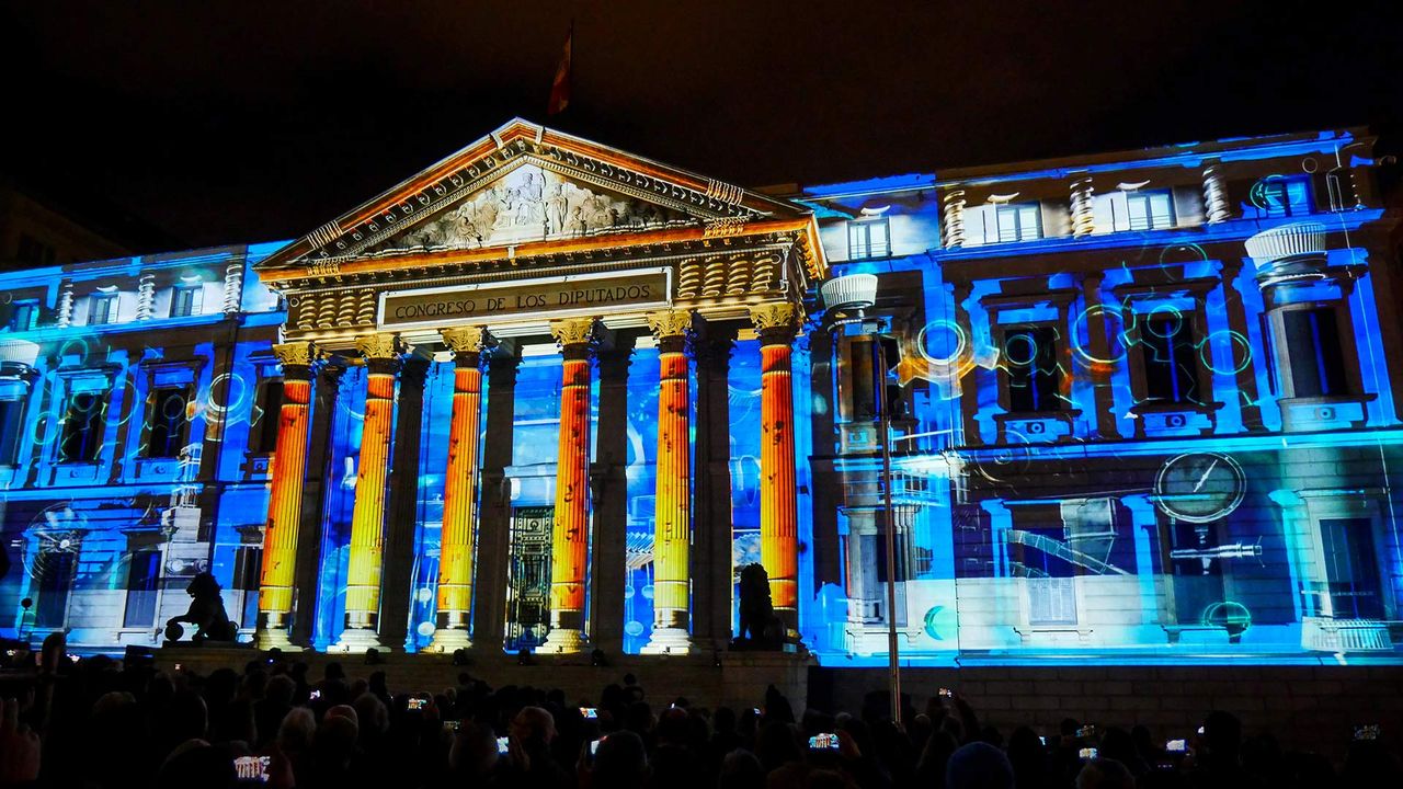 Juego de luces sobre el Congreso de los Diputados, Madrid