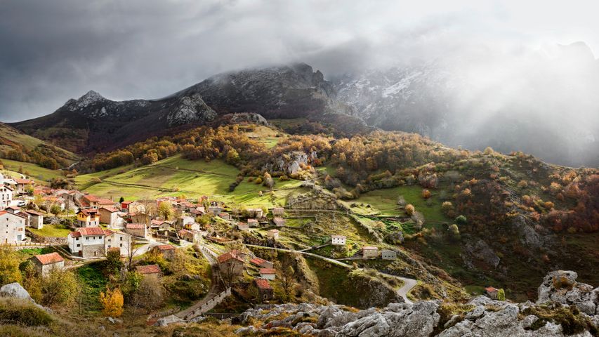 Pueblo de Sotres en los Picos de Europa, Asturias, España