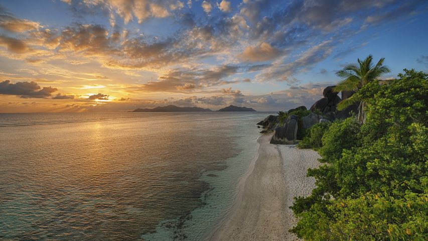 Digging La Digue